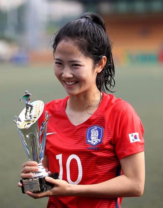 香烟与丝袜